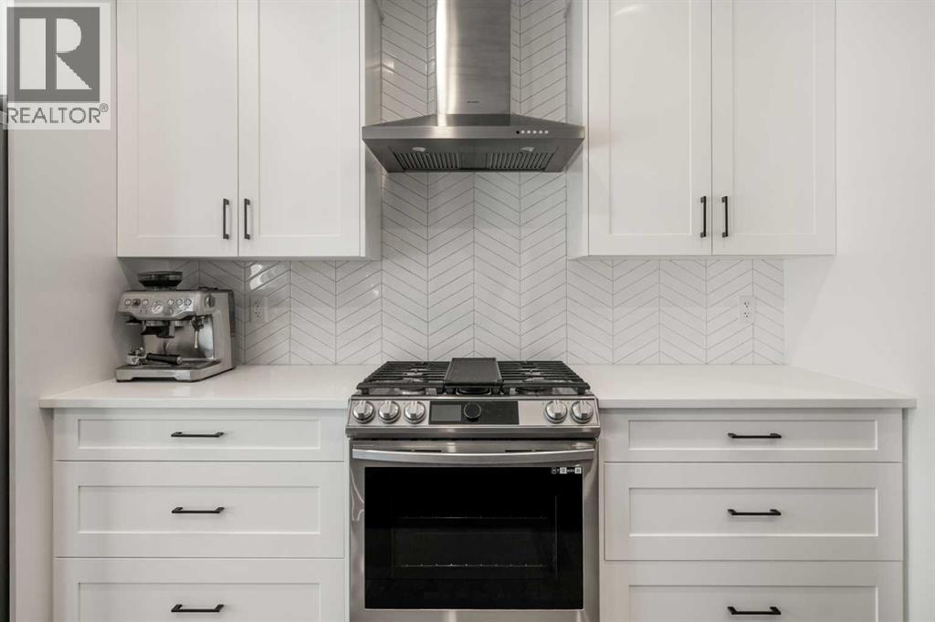 40 West Grove Link Sw, Calgary, AB - Indoor Photo Showing Kitchen