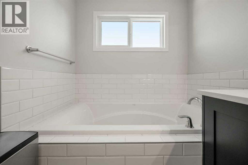 40 West Grove Link Sw, Calgary, AB - Indoor Photo Showing Bathroom