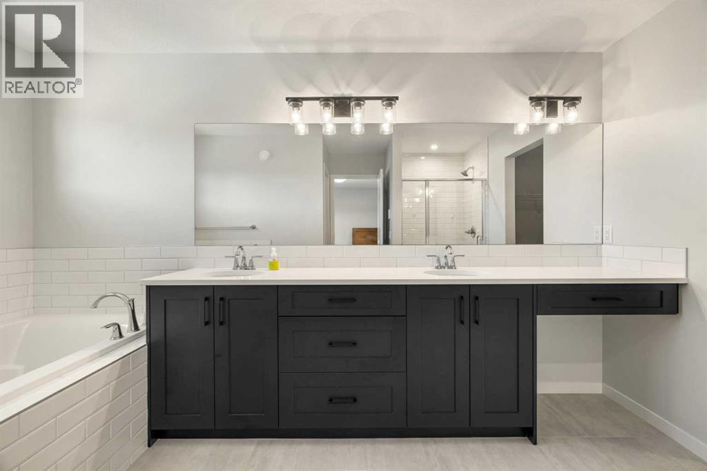 40 West Grove Link Sw, Calgary, AB - Indoor Photo Showing Bathroom