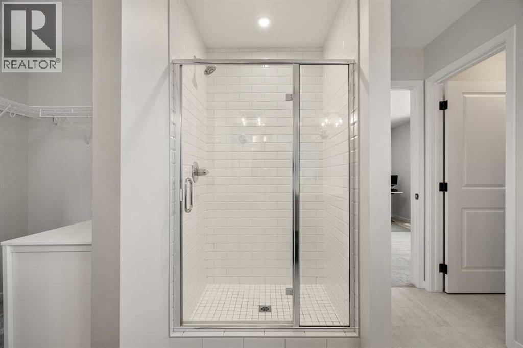 40 West Grove Link Sw, Calgary, AB - Indoor Photo Showing Bathroom