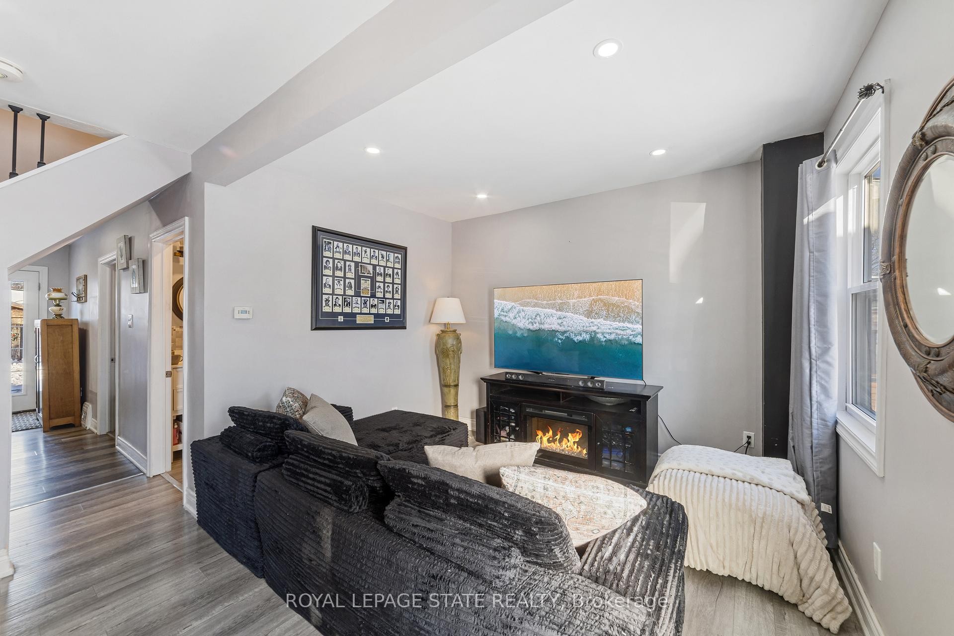 411 Fairfield Avenue, Hamilton, ON - Indoor Photo Showing Other Room