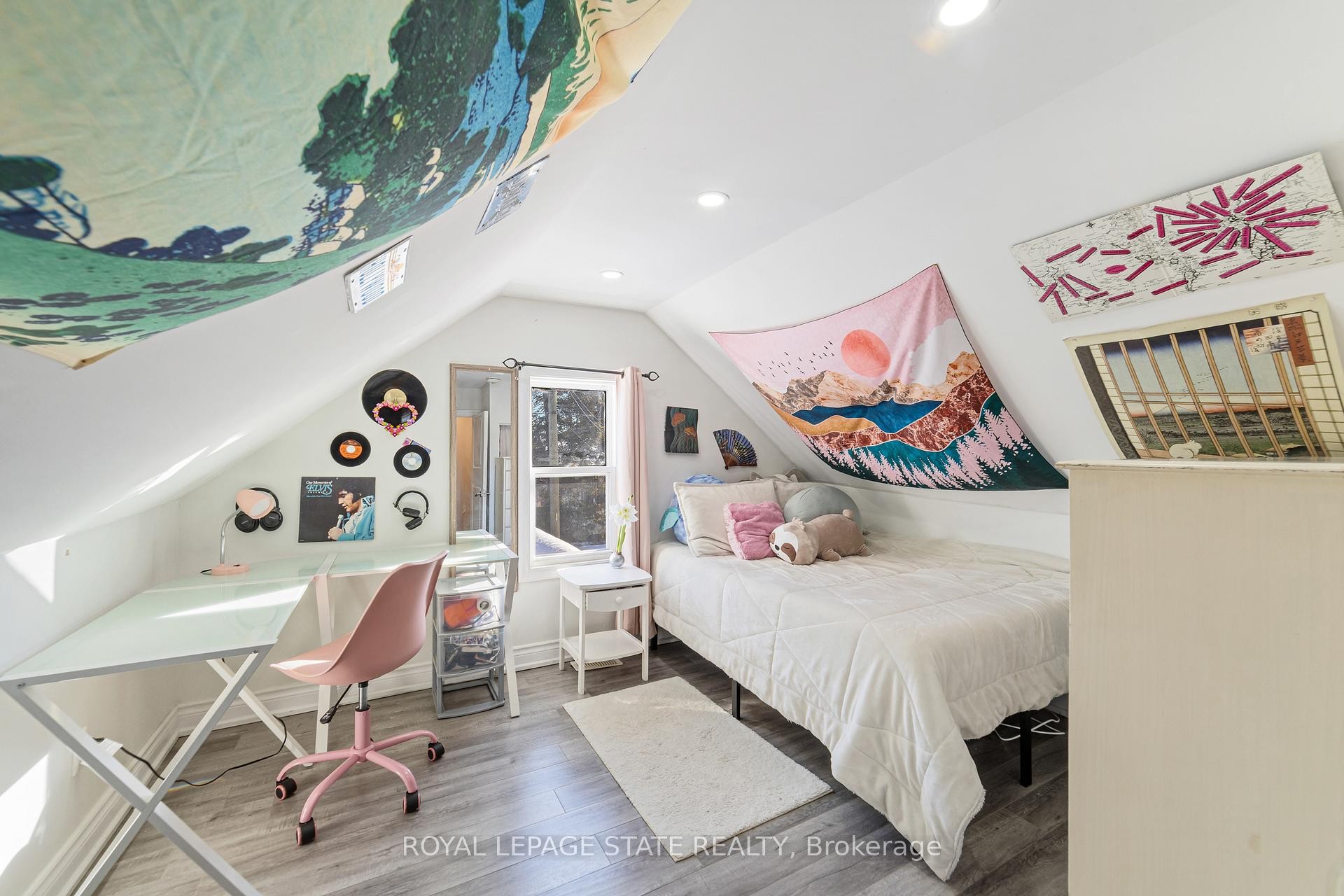 411 Fairfield Avenue, Hamilton, ON - Indoor Photo Showing Bedroom