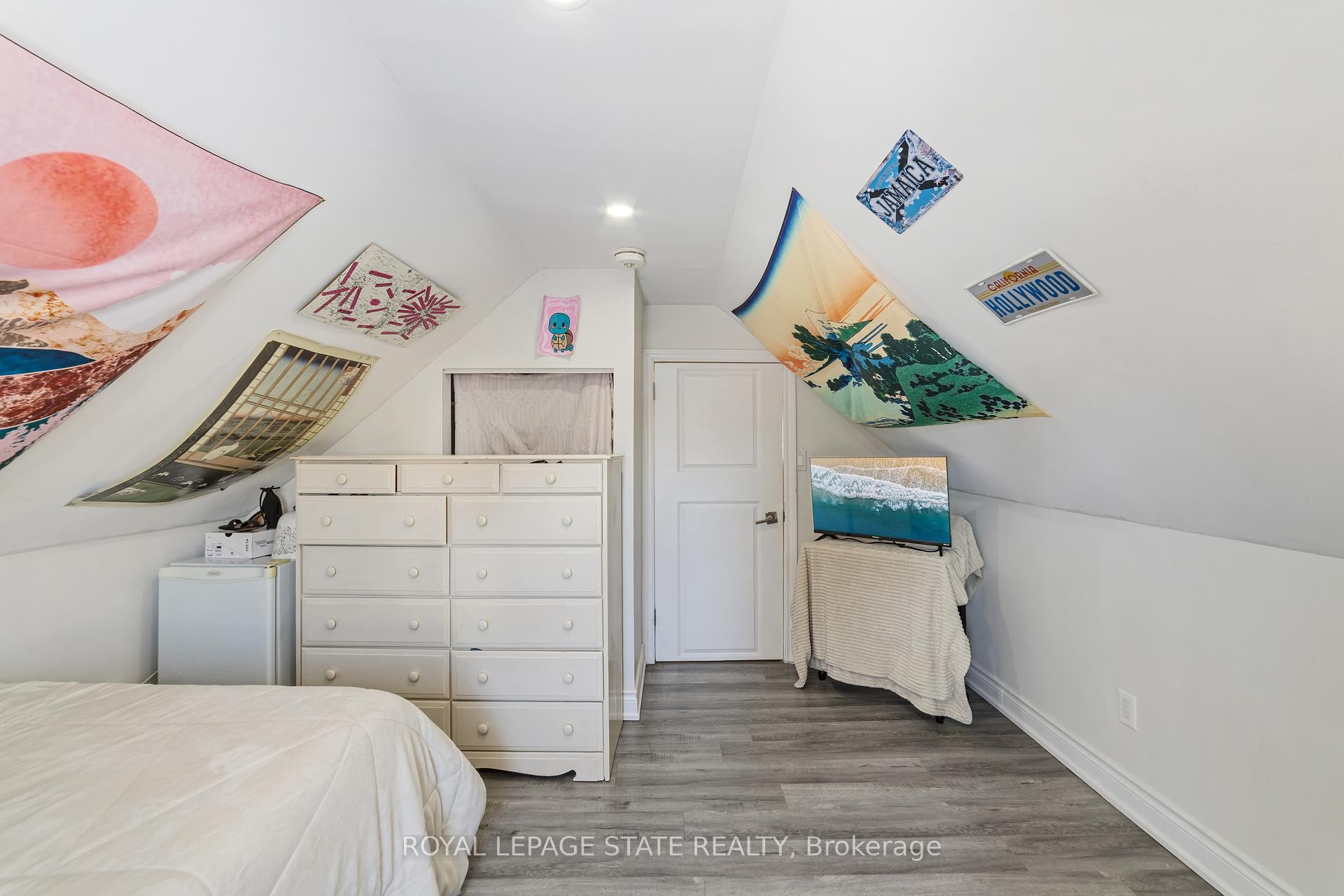 411 Fairfield Avenue, Hamilton, ON - Indoor Photo Showing Bedroom