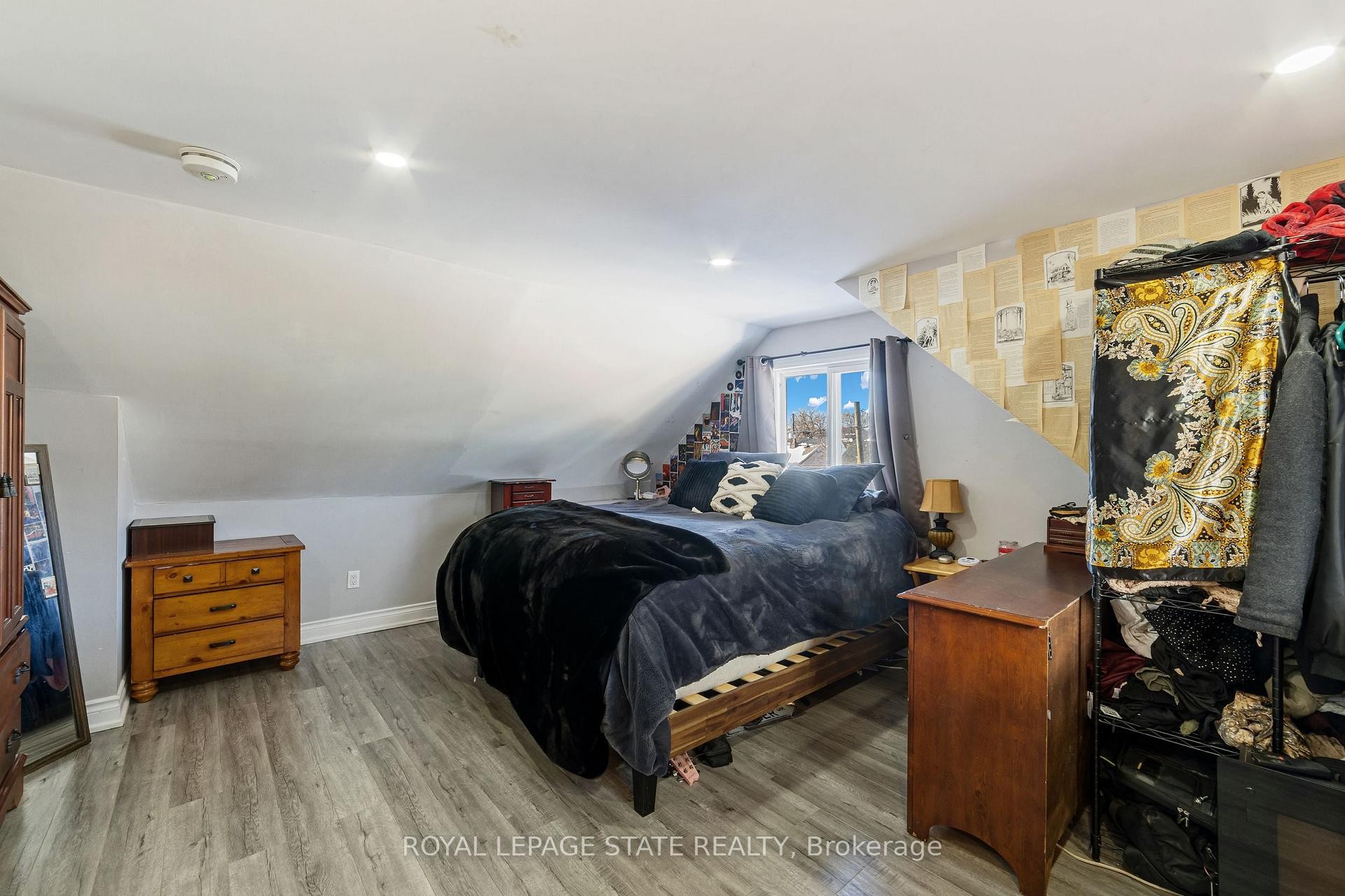 411 Fairfield Avenue, Hamilton, ON - Indoor Photo Showing Bedroom
