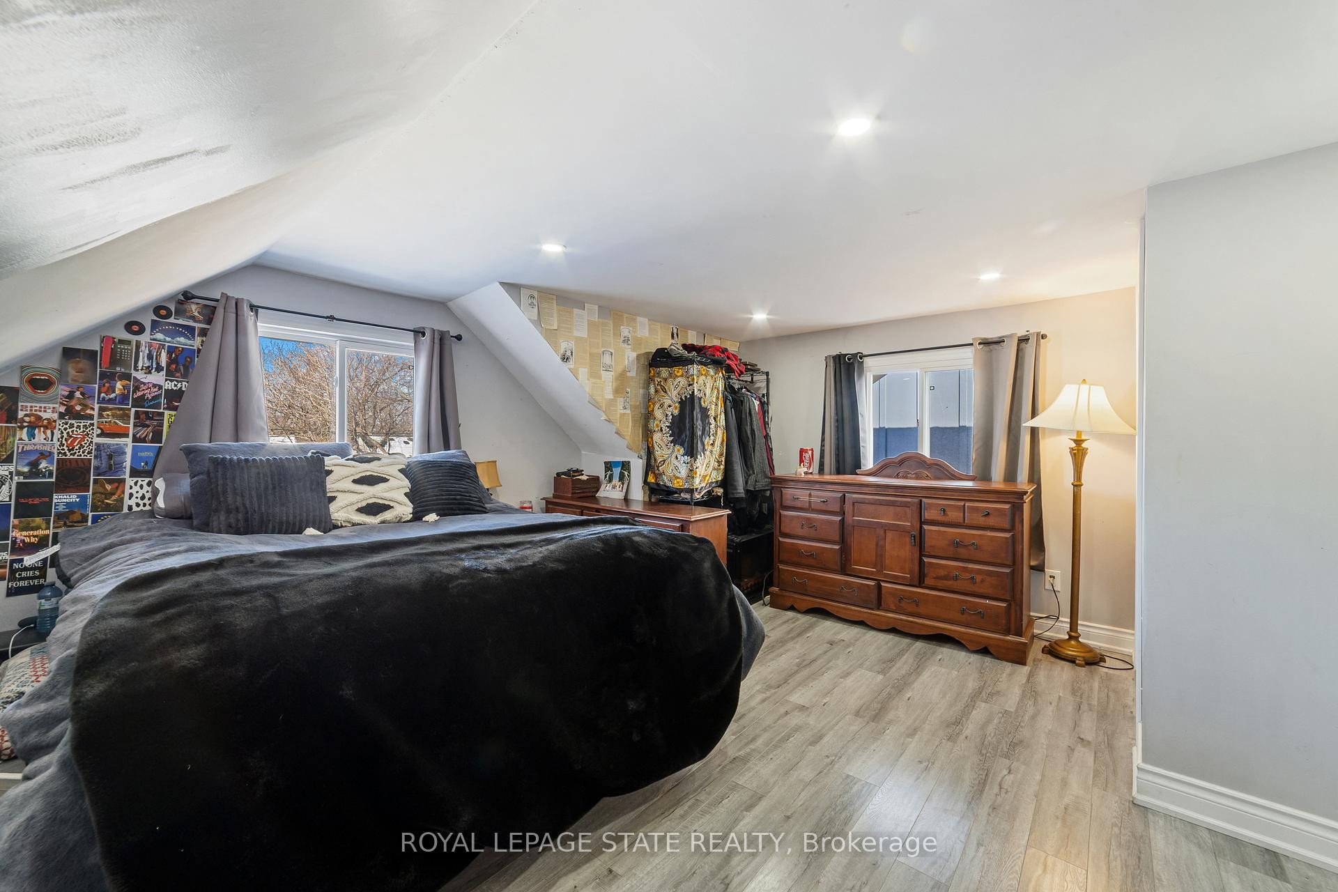 411 Fairfield Avenue, Hamilton, ON - Indoor Photo Showing Bedroom