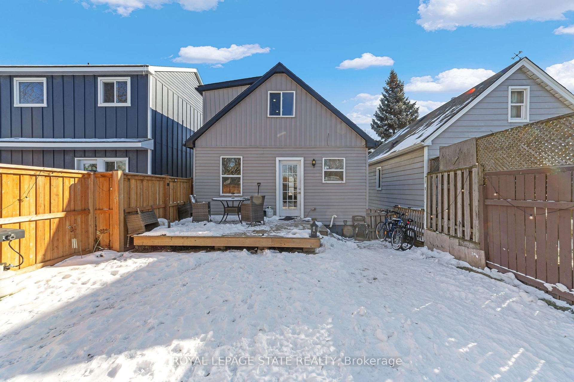 411 Fairfield Avenue, Hamilton, ON - Outdoor With Deck Patio Veranda With Exterior