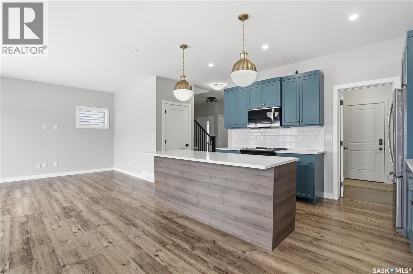330 Aniskotaw Bend, Saskatoon, SK - Indoor Photo Showing Kitchen With Upgraded Kitchen