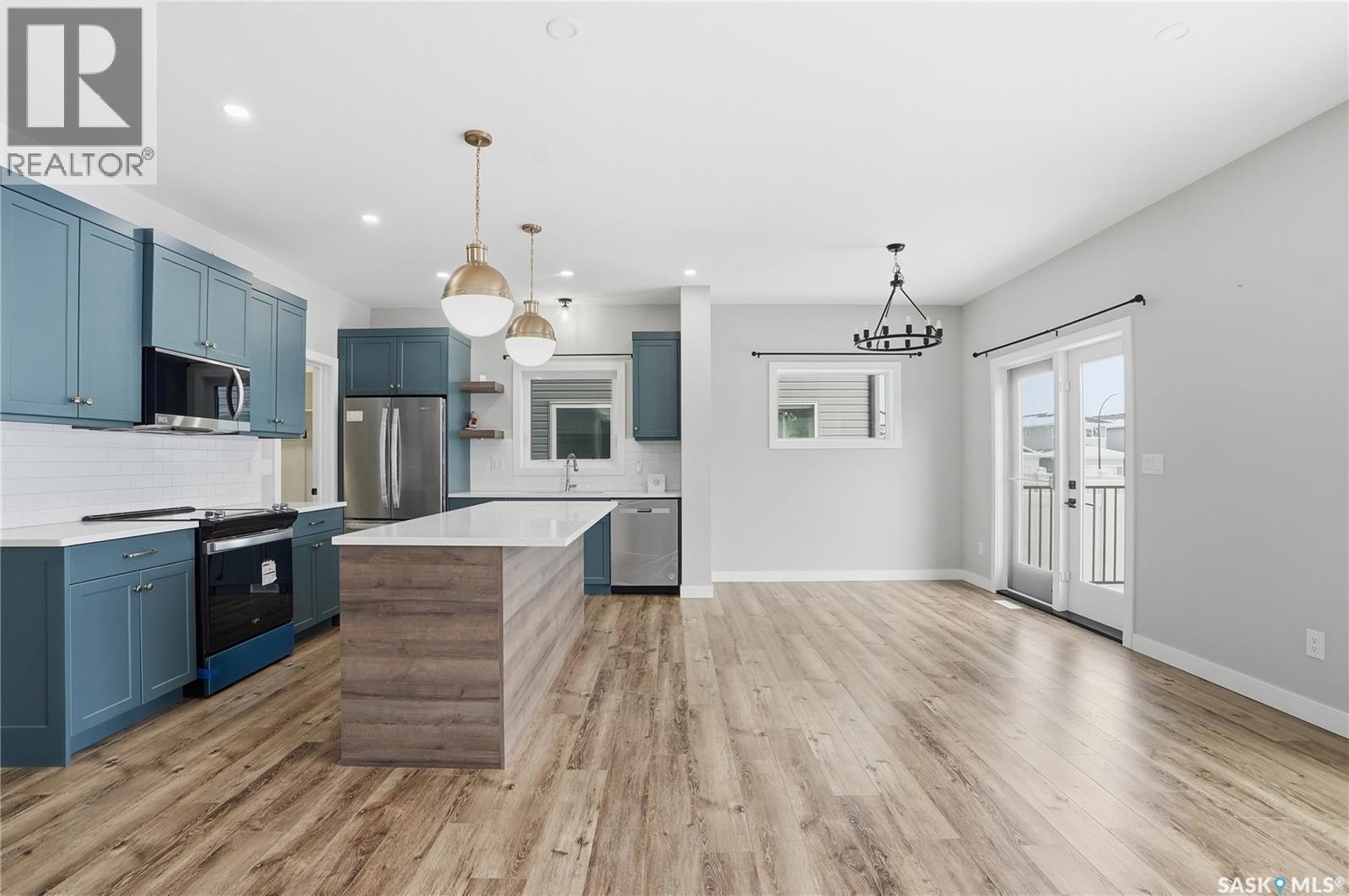 330 Aniskotaw Bend, Saskatoon, SK - Indoor Photo Showing Kitchen With Stainless Steel Kitchen With Upgraded Kitchen