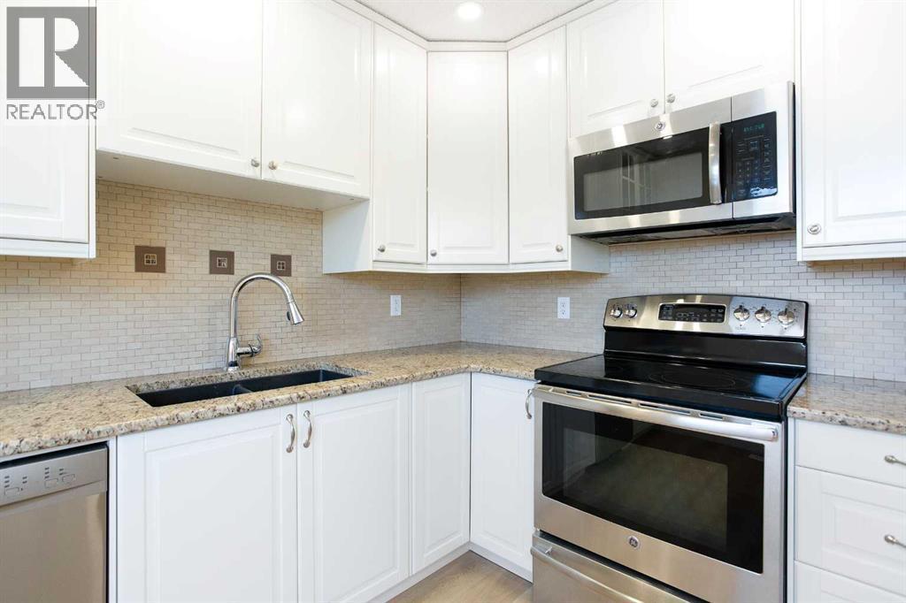 14668 Deer Run Drive Se, Calgary, AB - Indoor Photo Showing Kitchen With Double Sink With Upgraded Kitchen