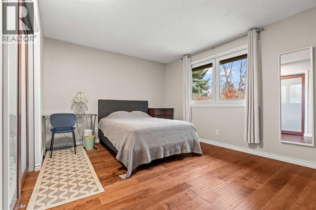 124 Canterbury Drive Sw, Calgary, AB - Indoor Photo Showing Bedroom