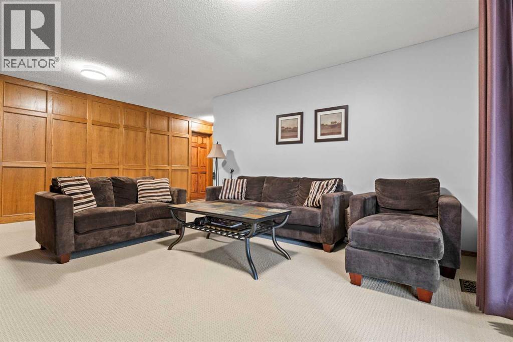 124 Canterbury Drive Sw, Calgary, AB - Indoor Photo Showing Other Room