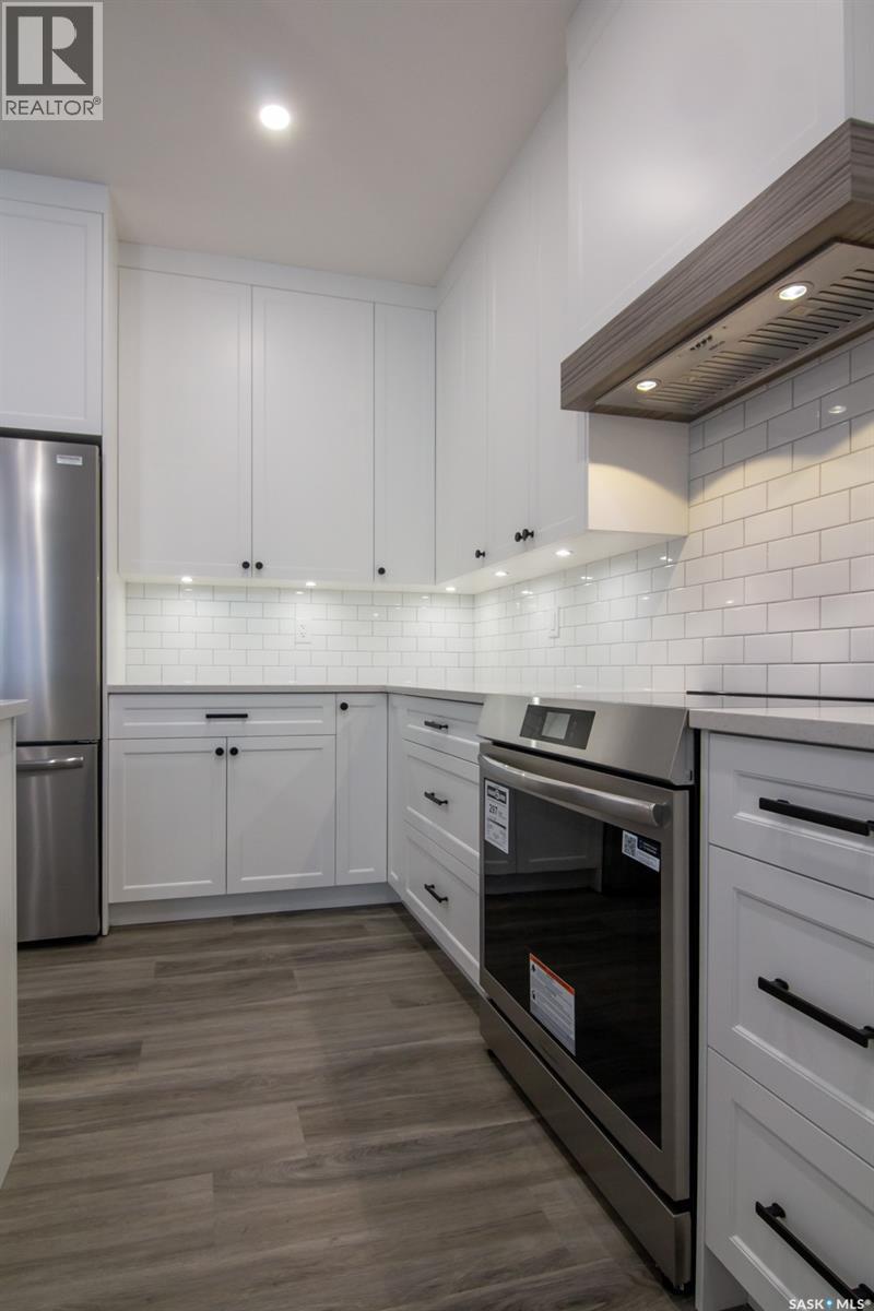 203 Sharma Lane, Saskatoon, SK - Indoor Photo Showing Kitchen With Upgraded Kitchen