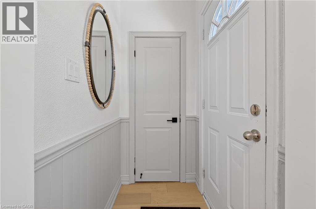 3 East 35Th Street, Hamilton, ON - Indoor Photo Showing Other Room