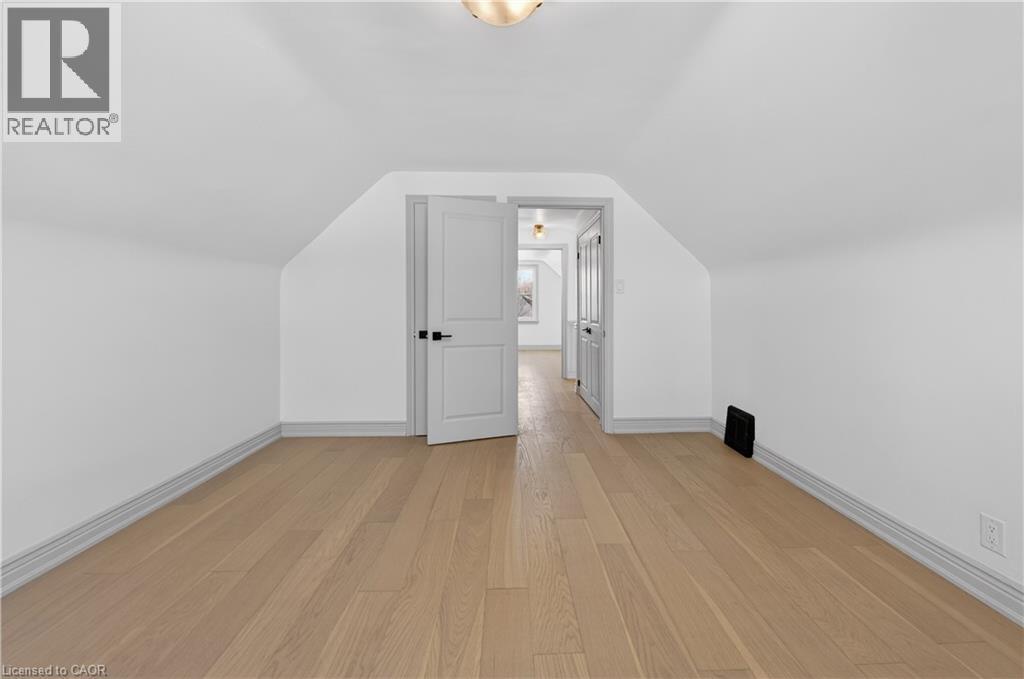 3 East 35Th Street, Hamilton, ON - Indoor Photo Showing Other Room