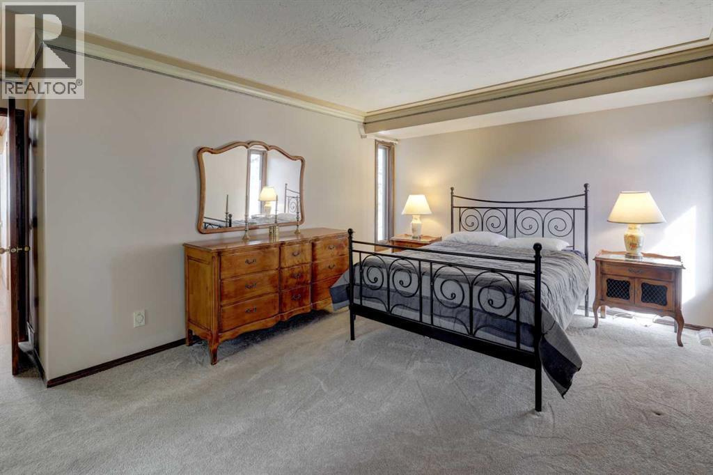 76 Edgeland Road Nw, Calgary, AB - Indoor Photo Showing Bedroom