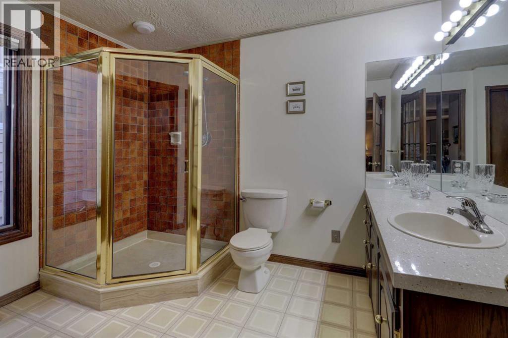 76 Edgeland Road Nw, Calgary, AB - Indoor Photo Showing Bathroom