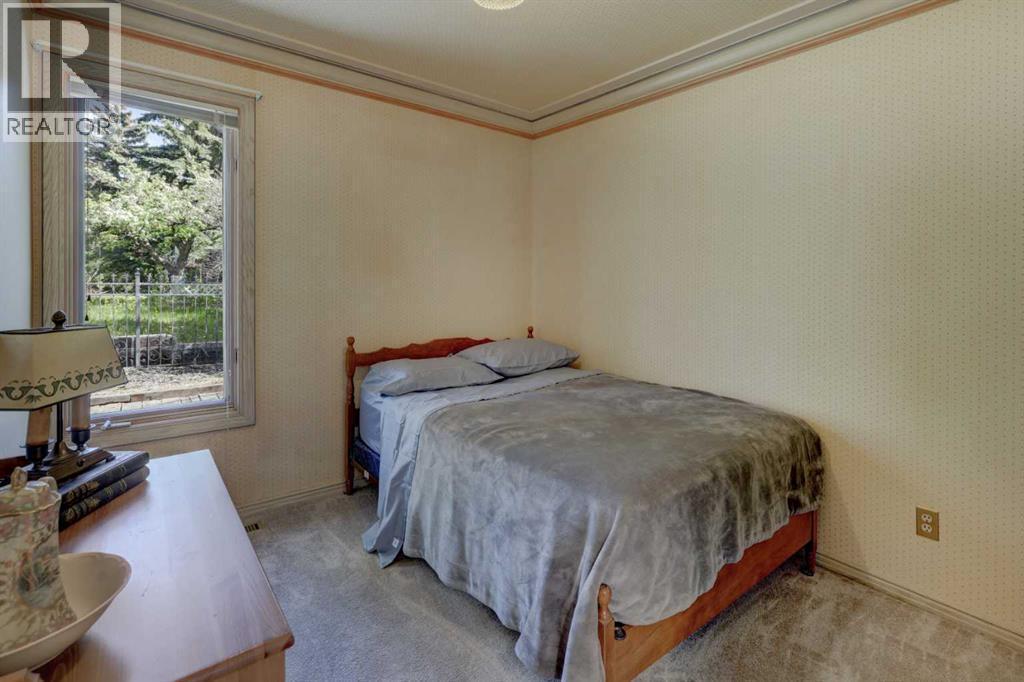 76 Edgeland Road Nw, Calgary, AB - Indoor Photo Showing Bedroom