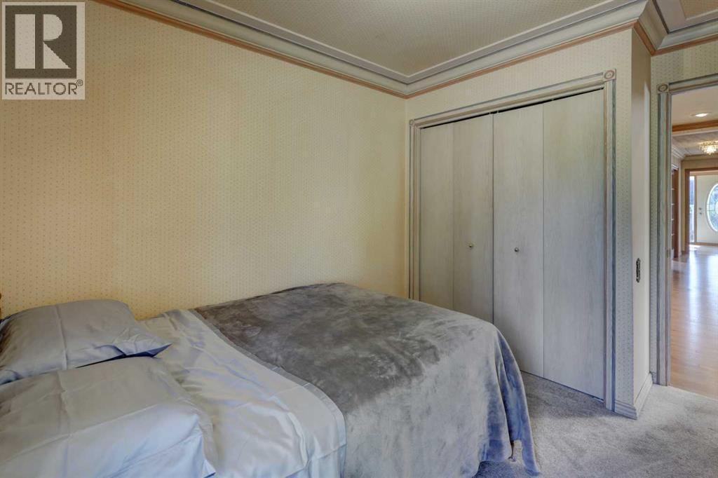 76 Edgeland Road Nw, Calgary, AB - Indoor Photo Showing Bedroom