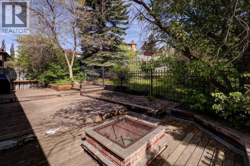 76 Edgeland Road Nw, Calgary, AB - Outdoor