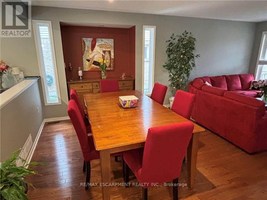 111 Duncairn Crescent, Hamilton, ON - Indoor Photo Showing Dining Room