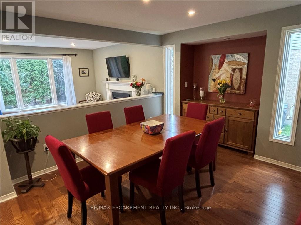 111 Duncairn Crescent, Hamilton, ON - Indoor Photo Showing Dining Room
