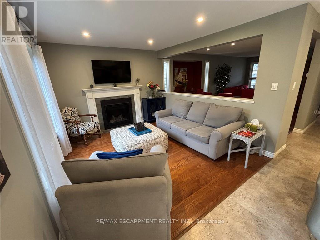111 Duncairn Crescent, Hamilton, ON - Indoor Photo Showing Living Room With Fireplace