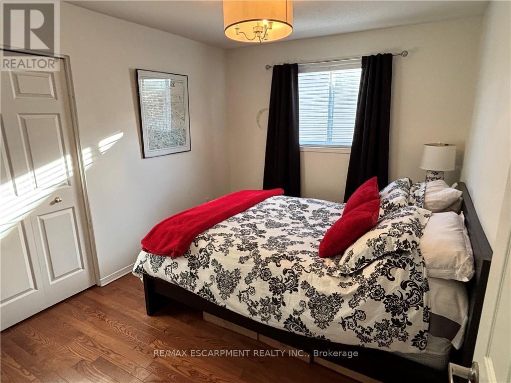 111 Duncairn Crescent, Hamilton, ON - Indoor Photo Showing Bedroom