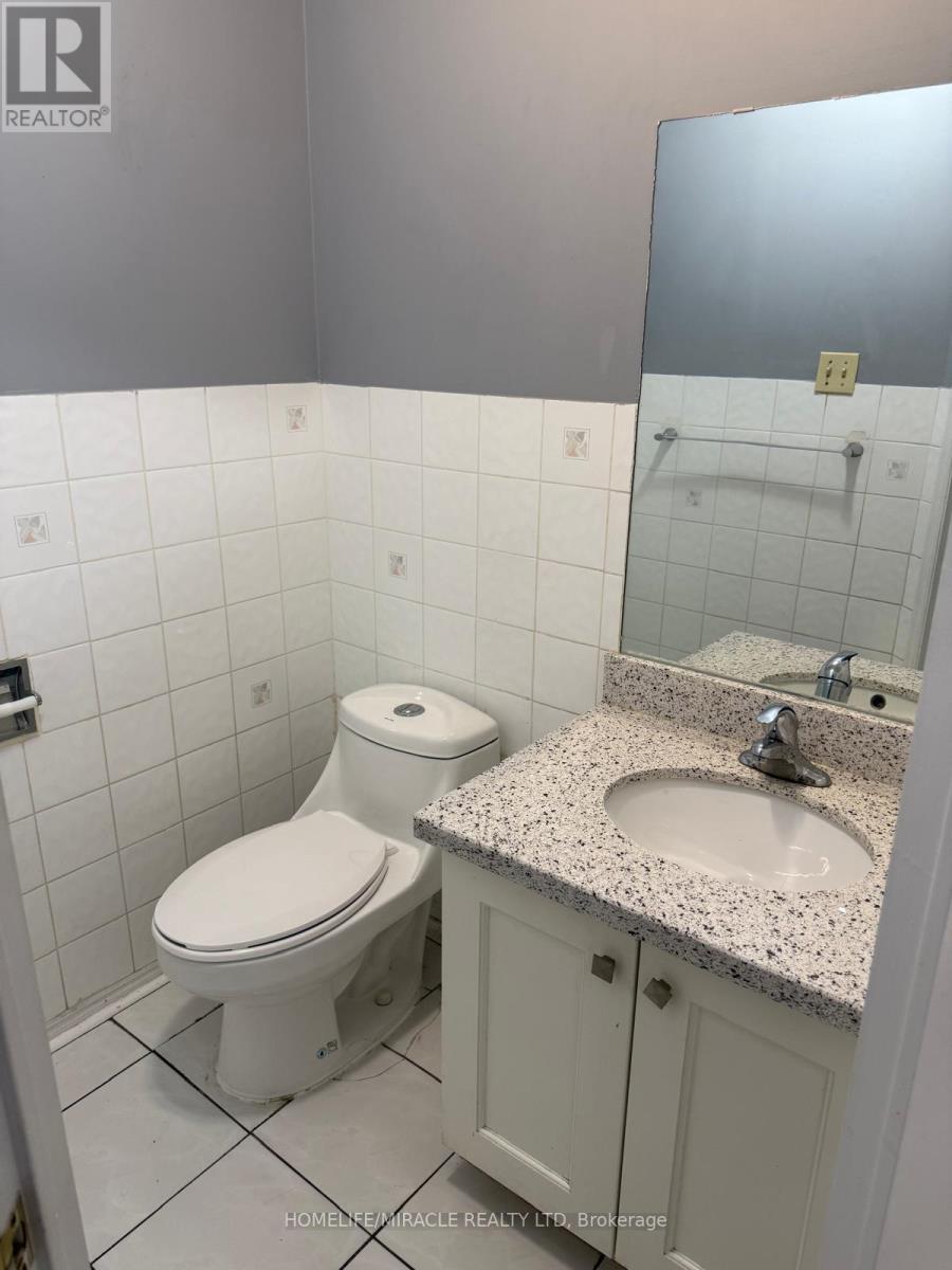 32 Hendricks Crescent, Brampton, ON - Indoor Photo Showing Bathroom