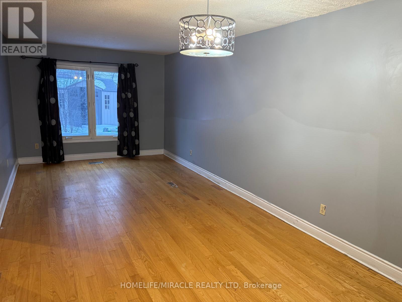 32 Hendricks Crescent, Brampton, ON - Indoor Photo Showing Other Room