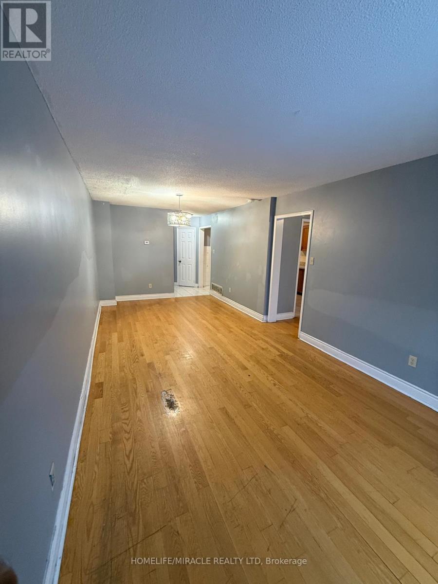 32 Hendricks Crescent, Brampton, ON - Indoor Photo Showing Other Room