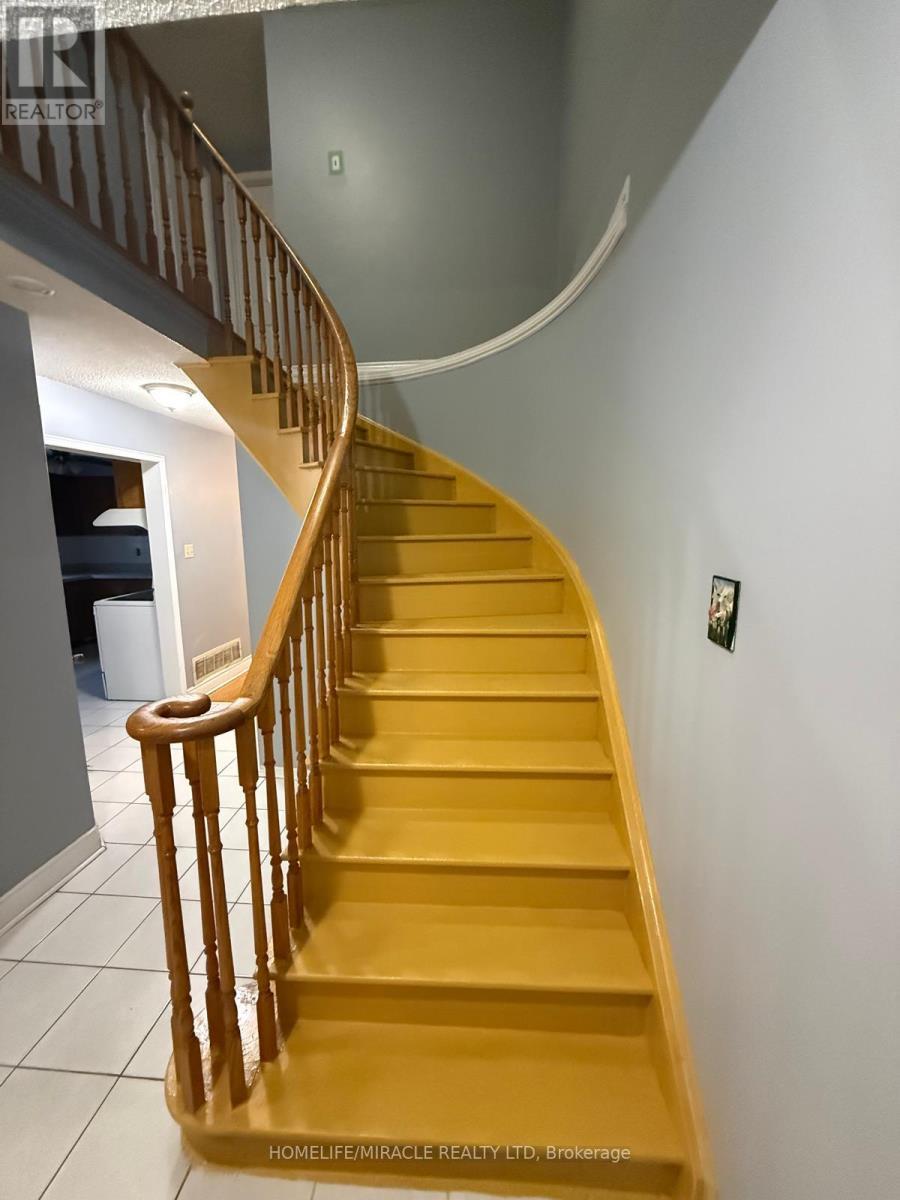 32 Hendricks Crescent, Brampton, ON - Indoor Photo Showing Other Room