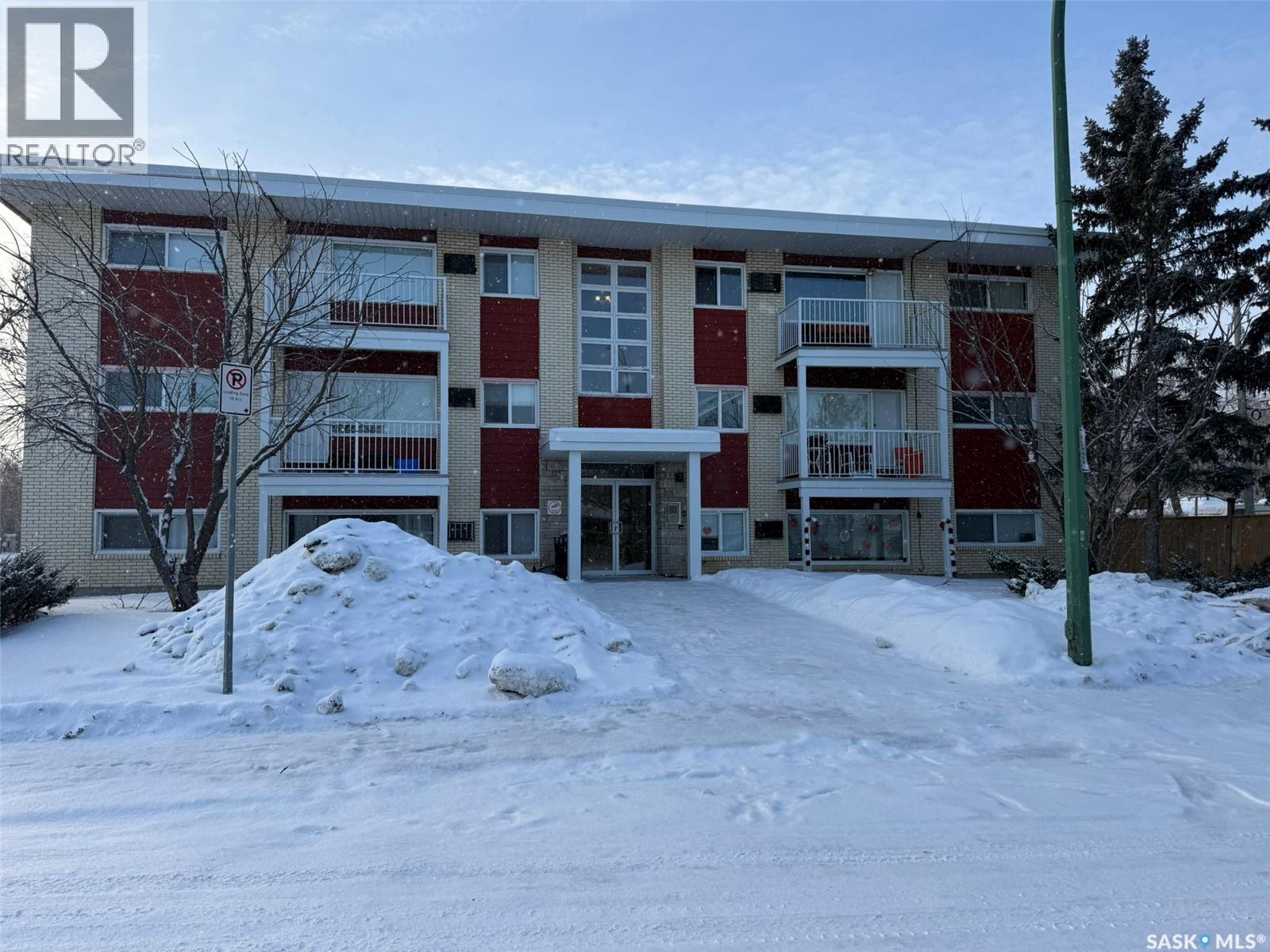 3 1811 8Th Avenue N, Regina, SK - Outdoor With Facade