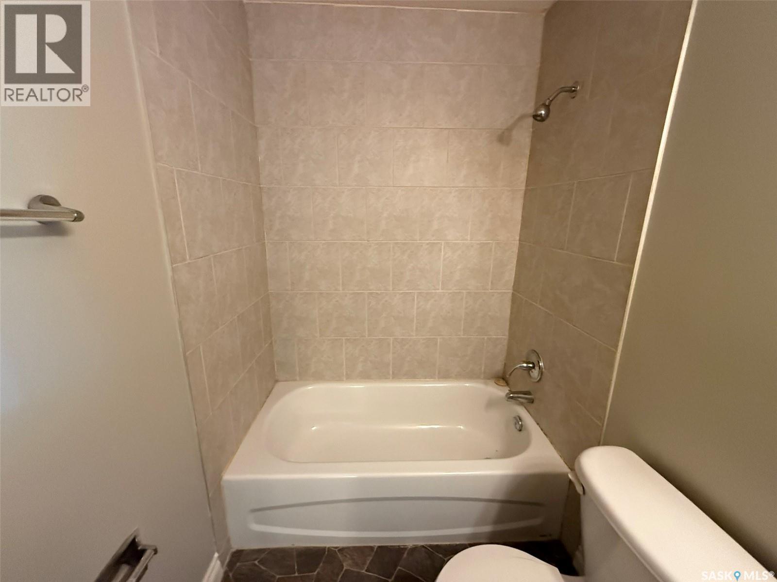3 1811 8Th Avenue N, Regina, SK - Indoor Photo Showing Bathroom