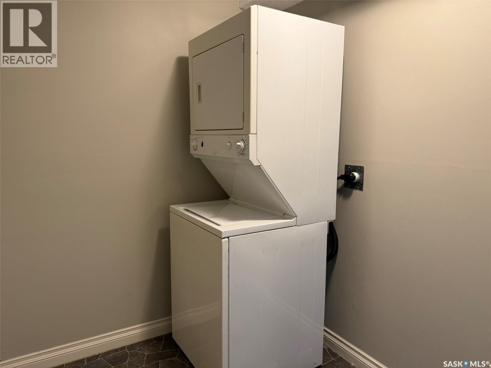 3 1811 8Th Avenue N, Regina, SK - Indoor Photo Showing Laundry Room