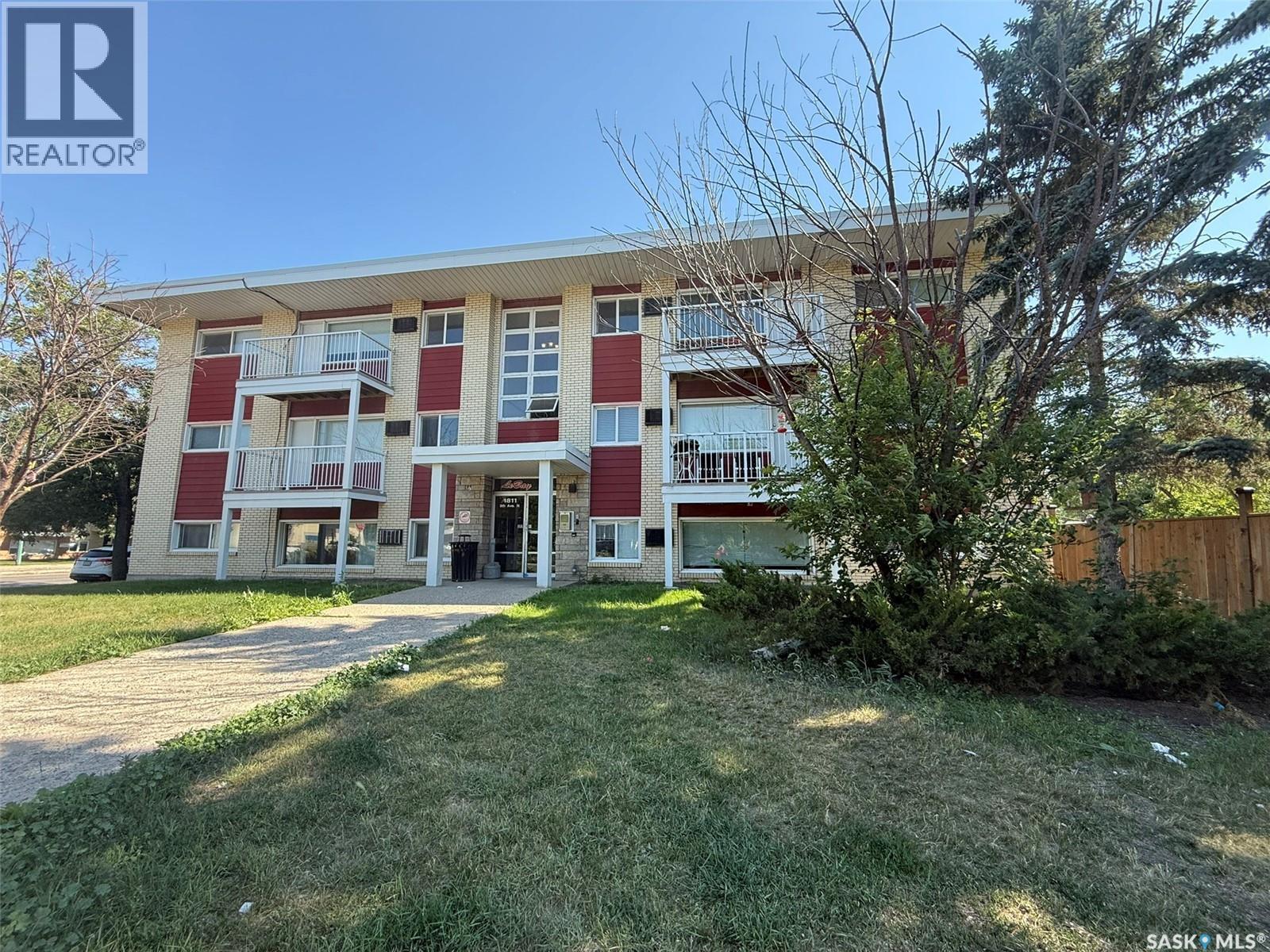 3 1811 8Th Avenue N, Regina, SK - Outdoor With Facade