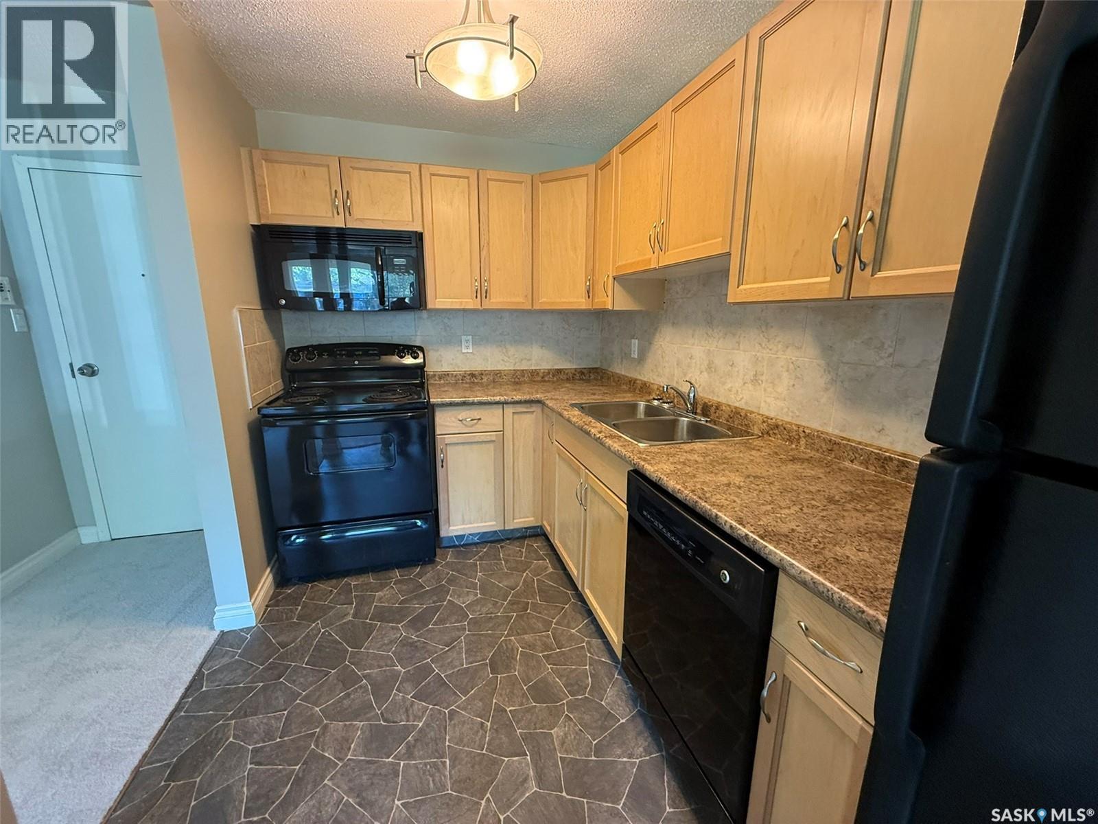 3 1811 8Th Avenue N, Regina, SK - Indoor Photo Showing Kitchen With Double Sink