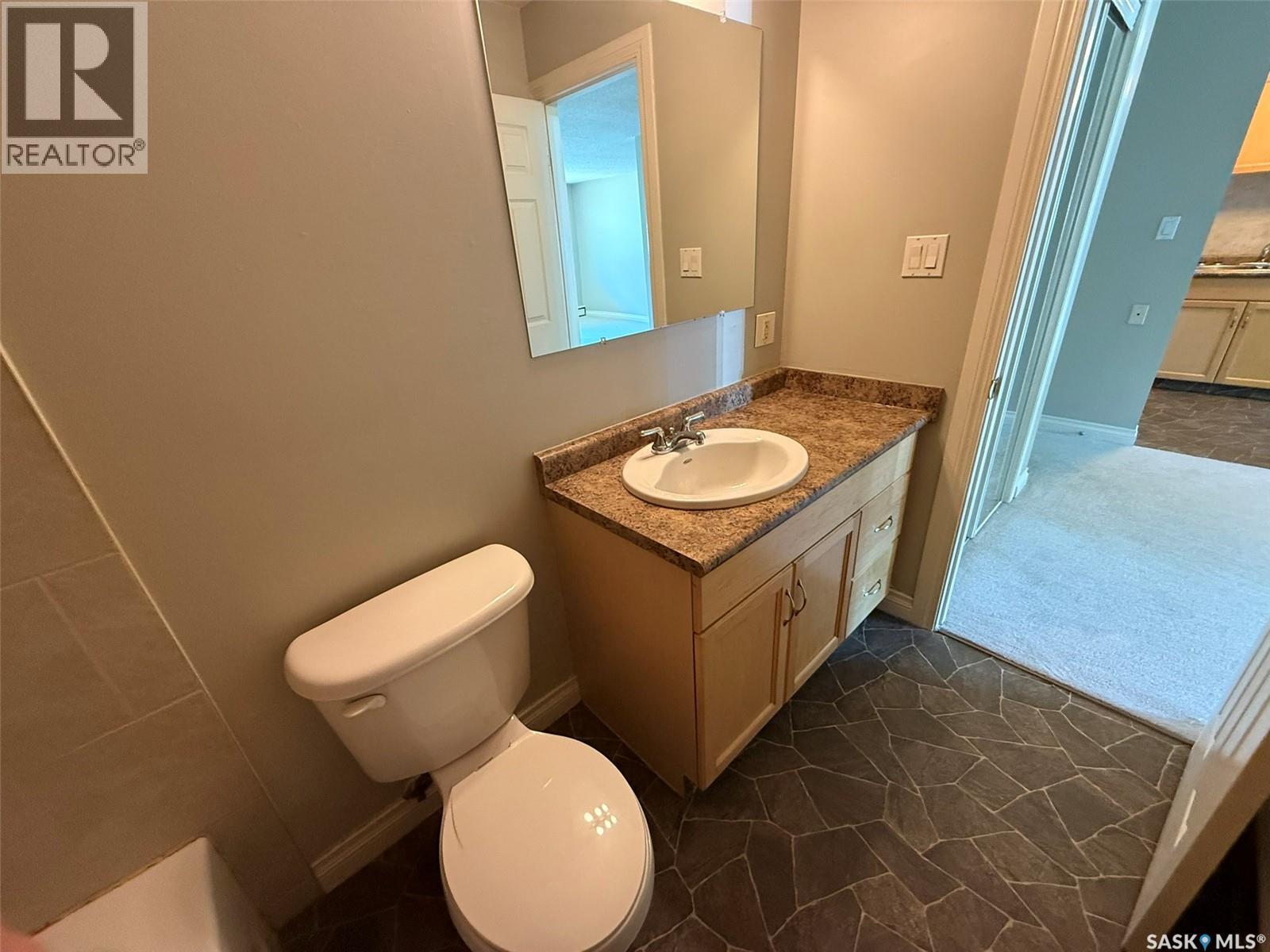 3 1811 8Th Avenue N, Regina, SK - Indoor Photo Showing Bathroom