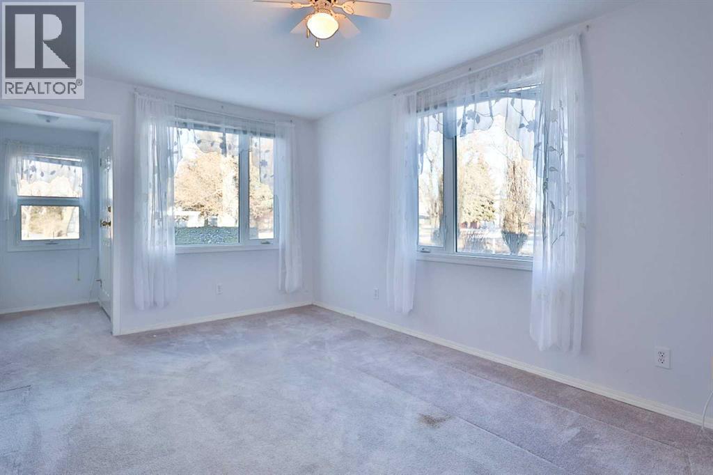 196 W 100 S, Raymond, AB - Indoor Photo Showing Other Room