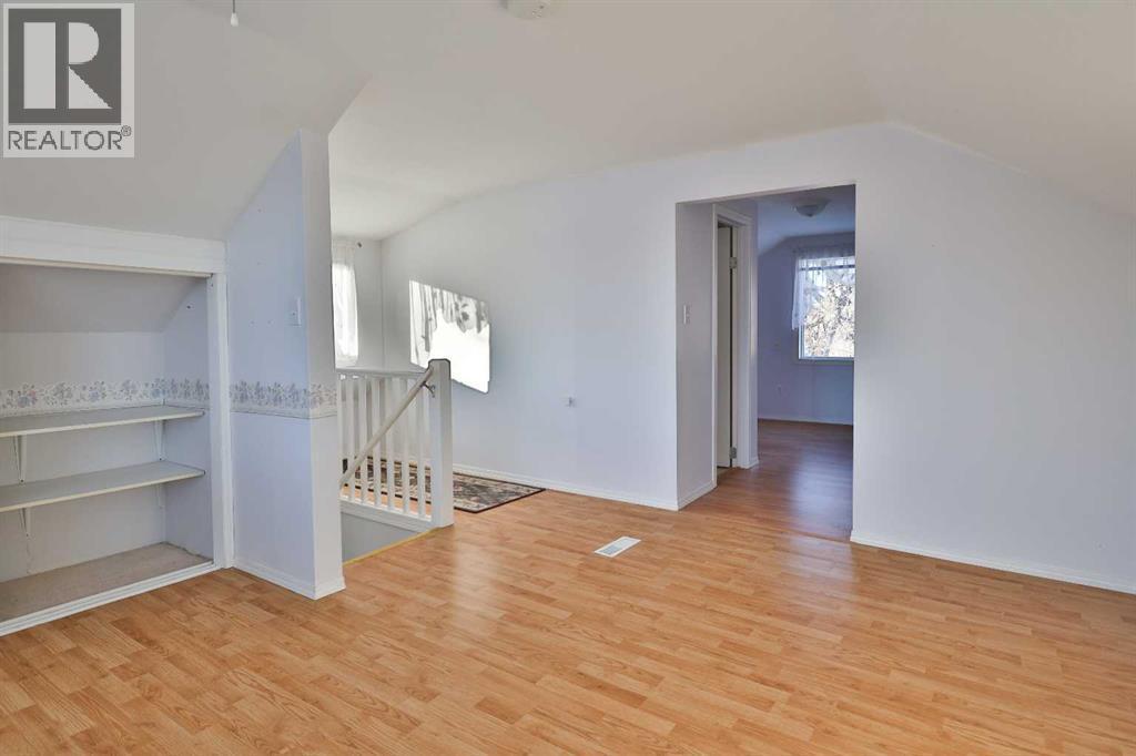 196 W 100 S, Raymond, AB - Indoor Photo Showing Other Room