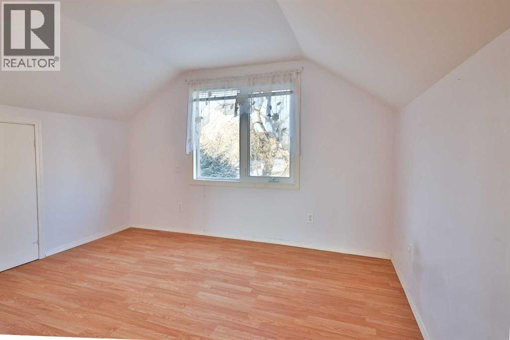 196 W 100 S, Raymond, AB - Indoor Photo Showing Other Room