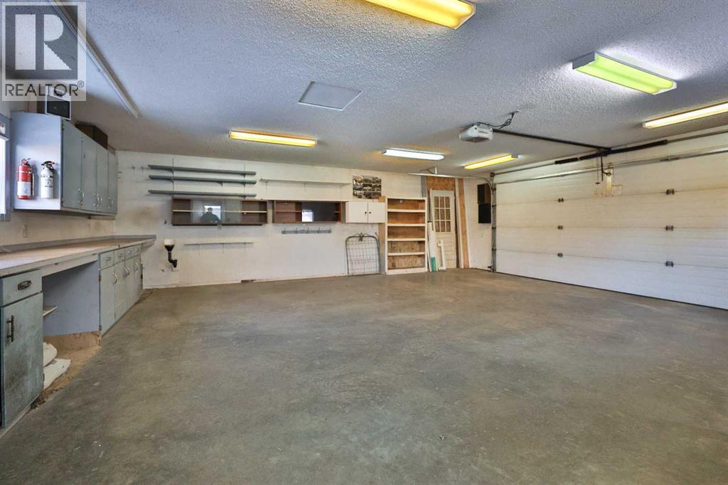 196 W 100 S, Raymond, AB - Indoor Photo Showing Garage