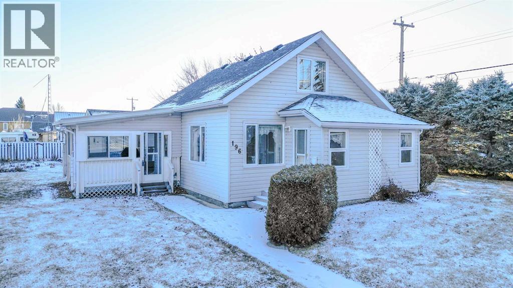 196 W 100 S, Raymond, AB - Outdoor