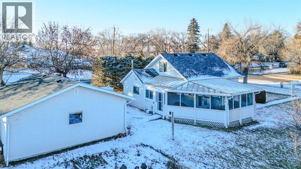 196 W 100 S, Raymond, AB - Outdoor