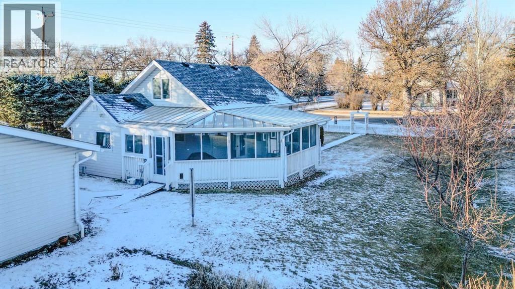 196 W 100 S, Raymond, AB - Outdoor