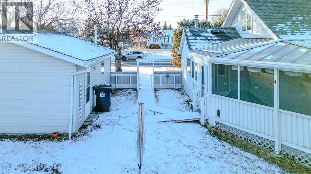 196 W 100 S, Raymond, AB - Outdoor