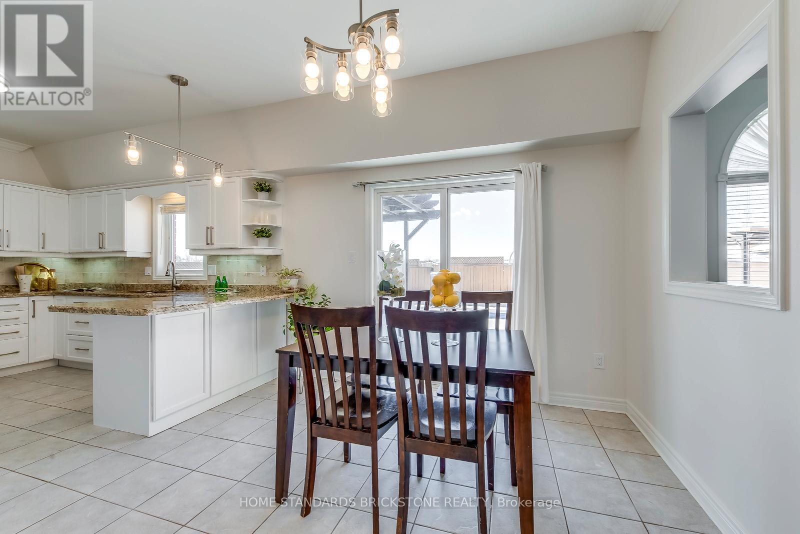 2120 Dalecroft Crescent, Burlington, ON - Indoor Photo Showing Other Room