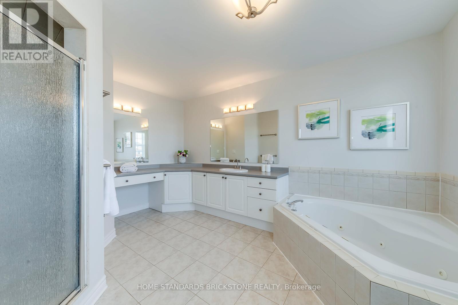 2120 Dalecroft Crescent, Burlington, ON - Indoor Photo Showing Bathroom