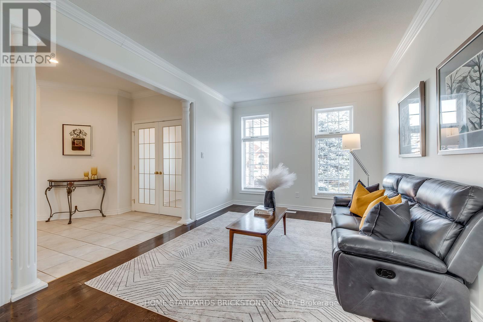 2120 Dalecroft Crescent, Burlington, ON - Indoor Photo Showing Living Room
