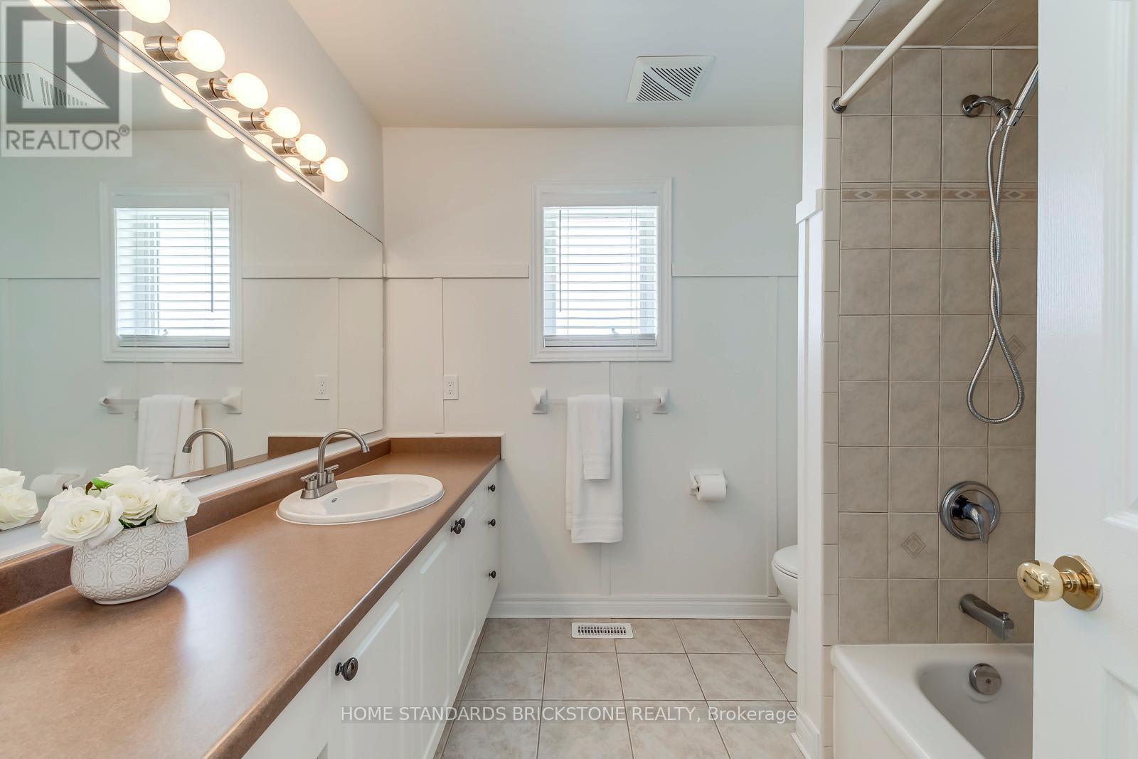 2120 Dalecroft Crescent, Burlington, ON - Indoor Photo Showing Bathroom