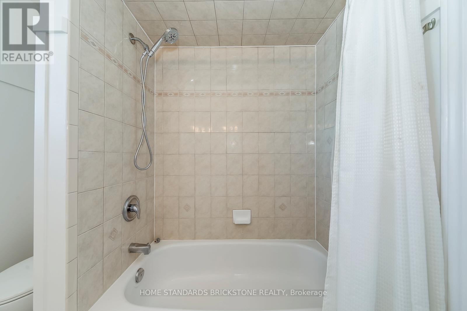 2120 Dalecroft Crescent, Burlington, ON - Indoor Photo Showing Bathroom